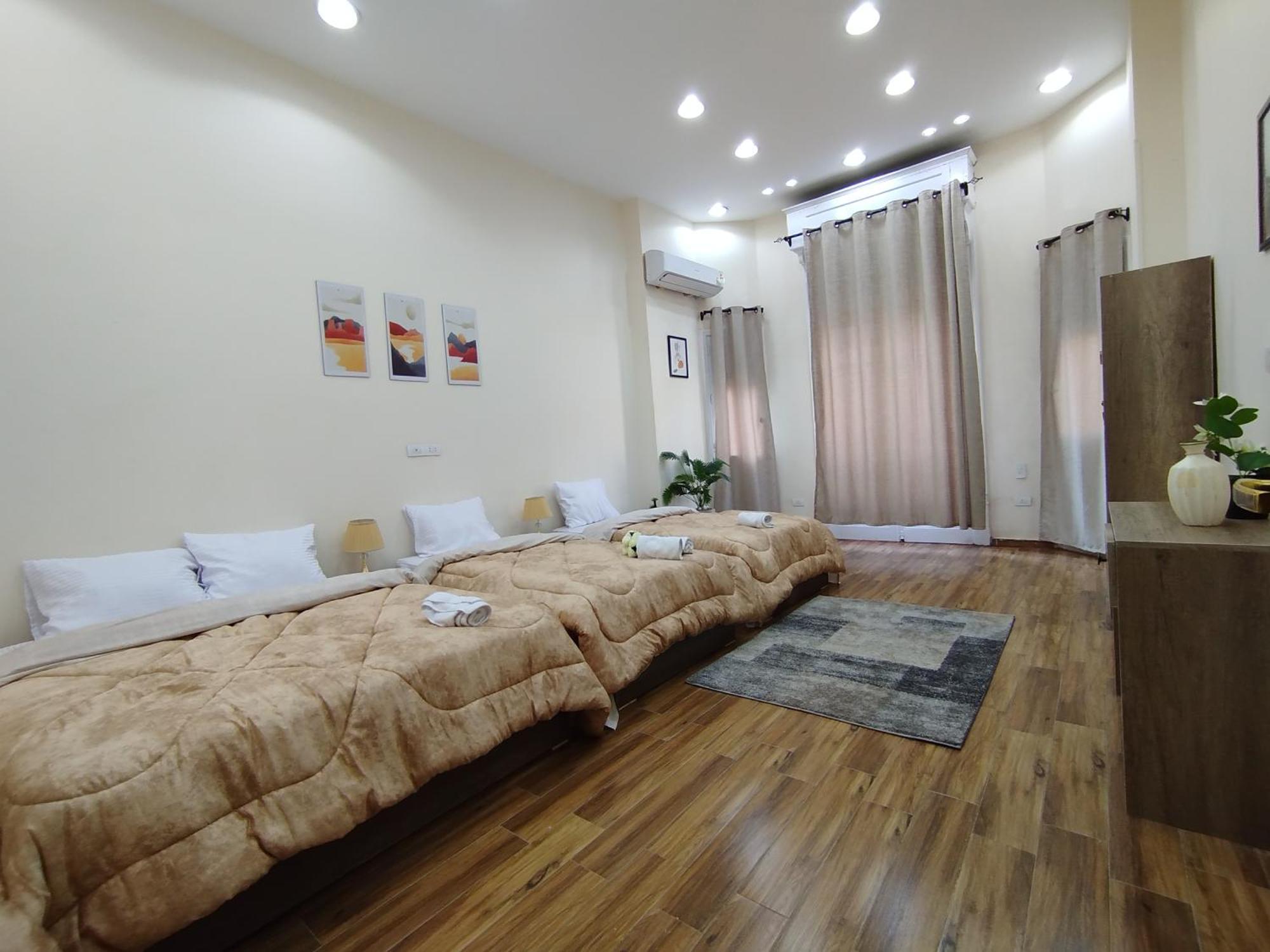 Royal In Apartment *