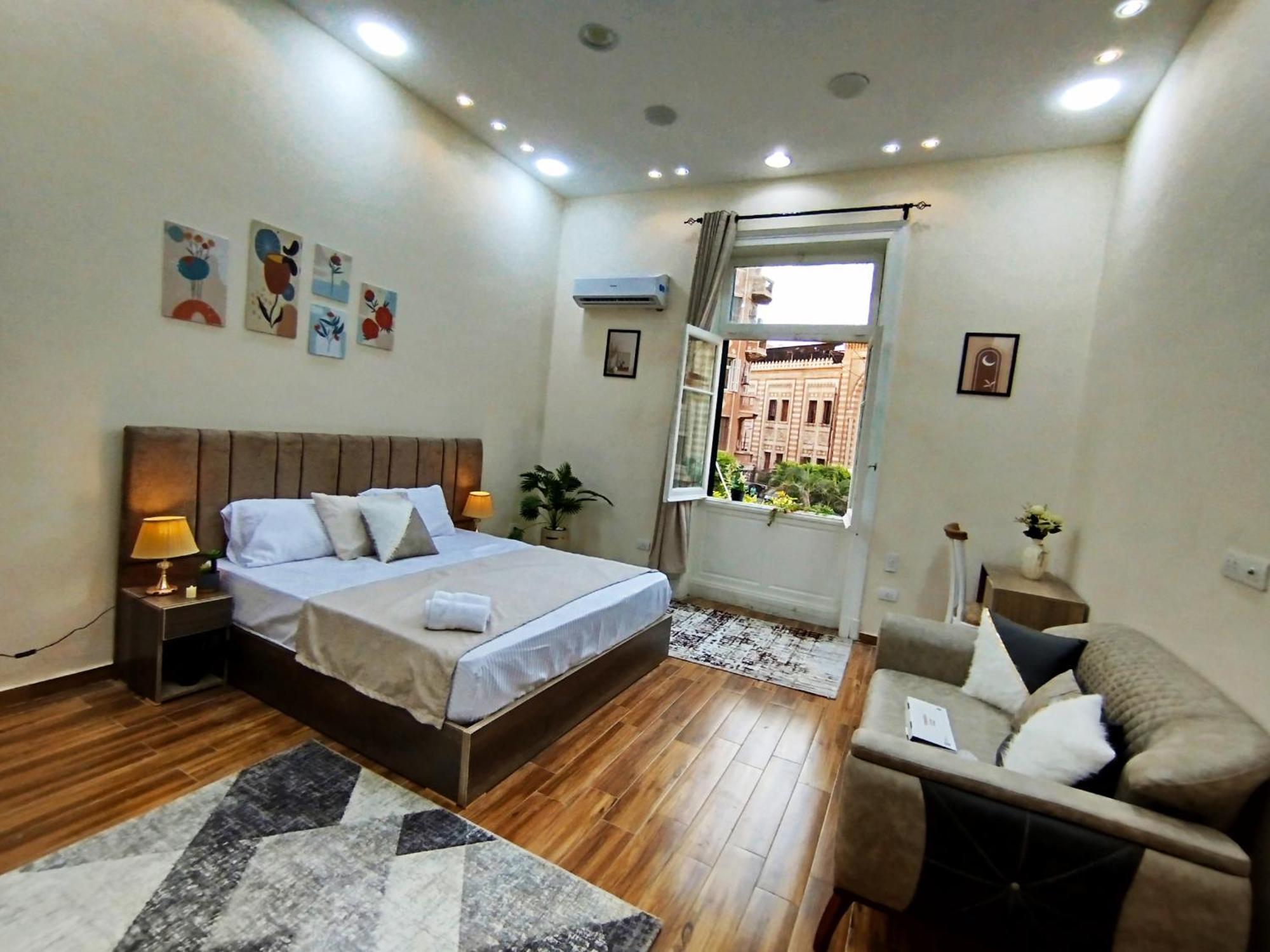 Royal In Apartment *